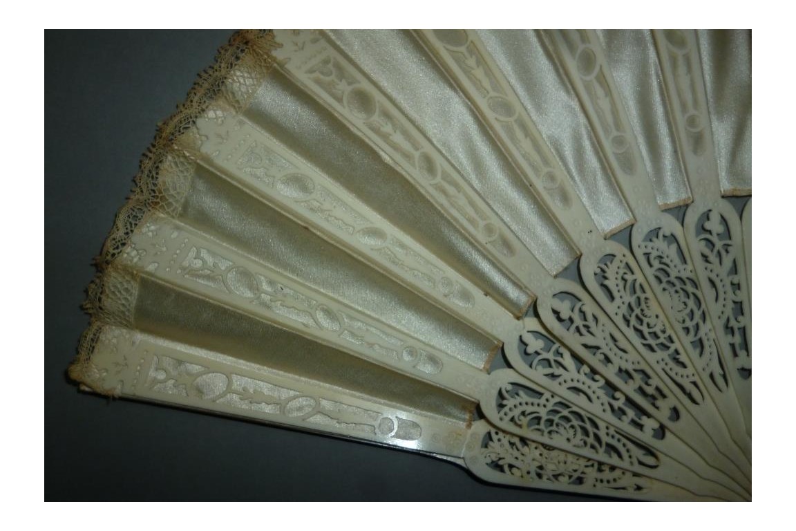 White sultane, fan circa 1900