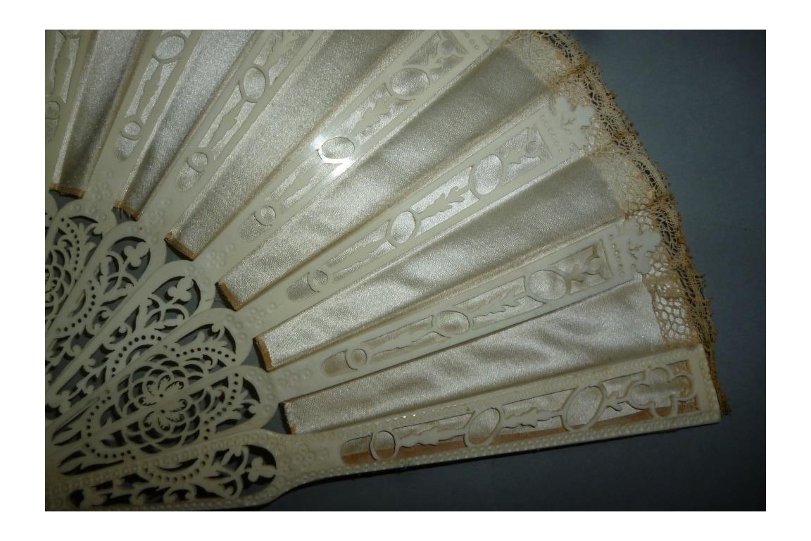 White sultane, fan circa 1900