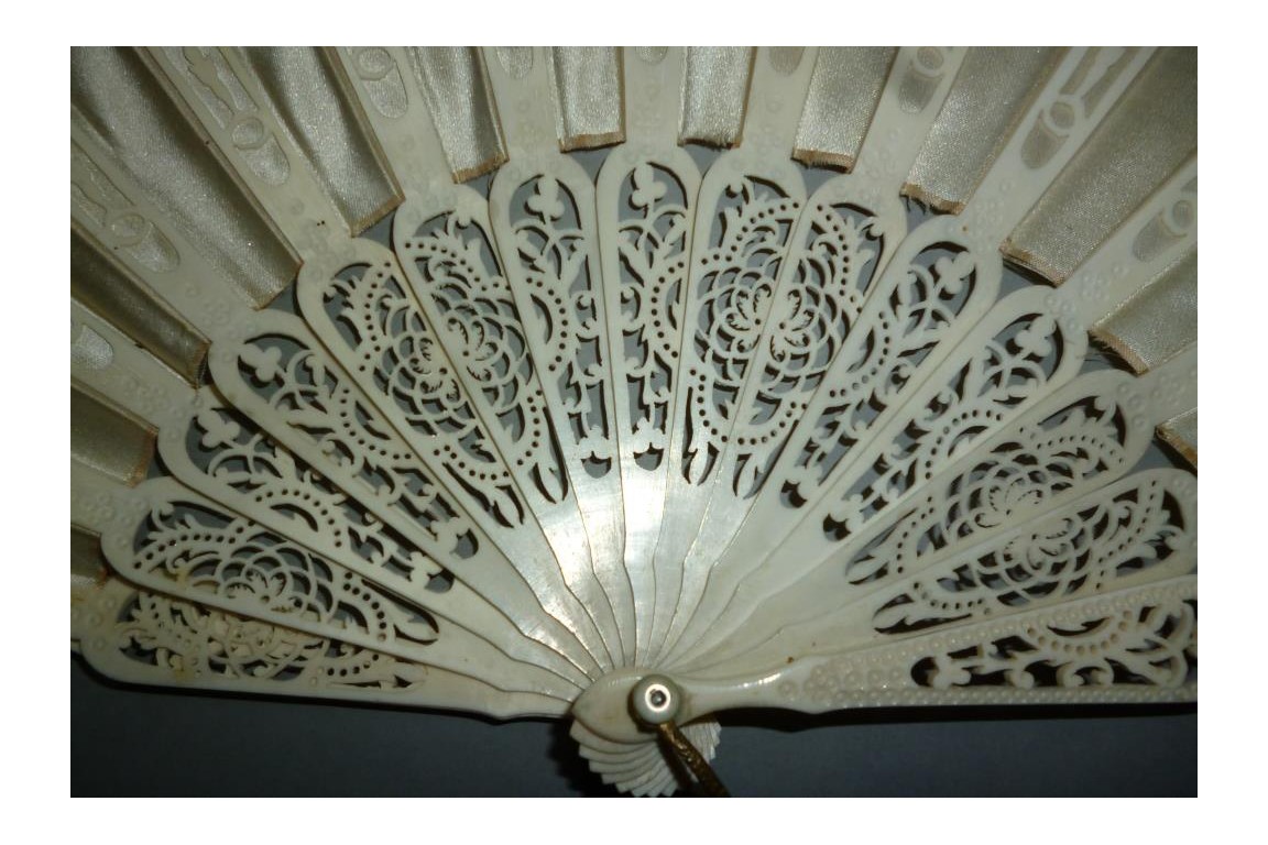 White sultane, fan circa 1900