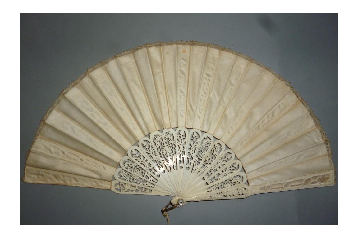 White sultane, fan circa 1900