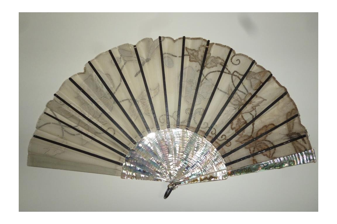 Mother of pearl flowers, fan circa 1900-1910