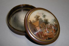 Dance at the tavern, 19th century snuffbox