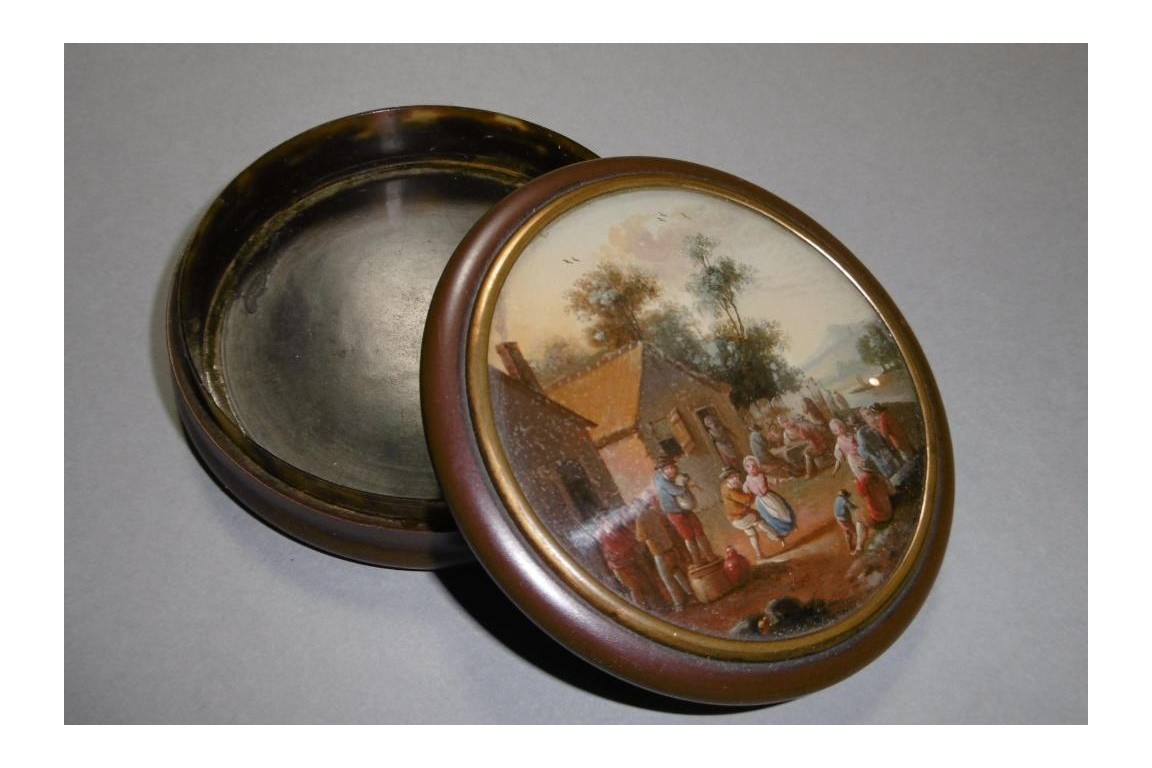 Dance at the tavern, 19th century snuffbox