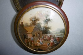 Dance at the tavern, 19th century snuffbox