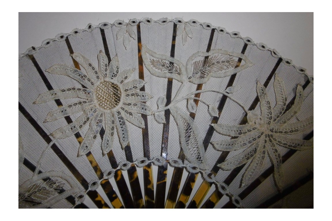 Daisy, Art Nouveau fan