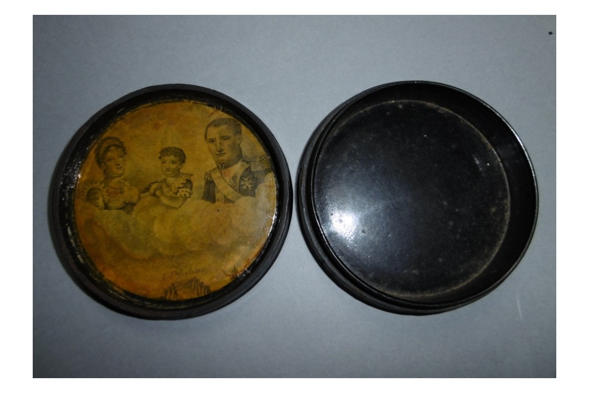 Sainte Hélène, snuffbox in memory of imperial familly