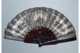 Coquille, éventail en dentelle vers 1870-80