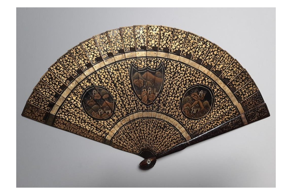 Vine leaf, chinese fan circa 1800-1820