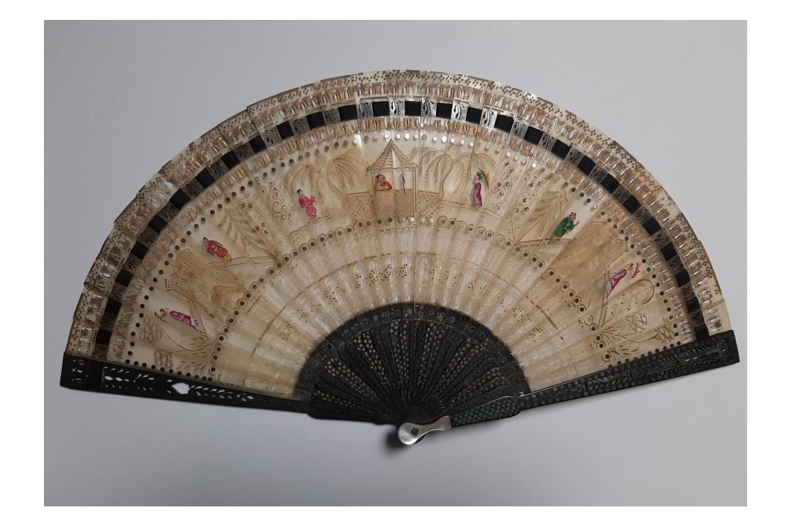 Horn and wood Chinoiseries, fan circa 1830