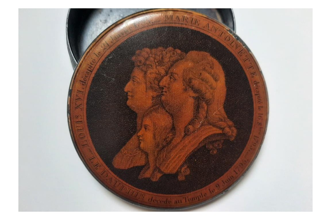 Louis XVI, Marie-Antoinette and the Dauphin, 19th century snuffbox