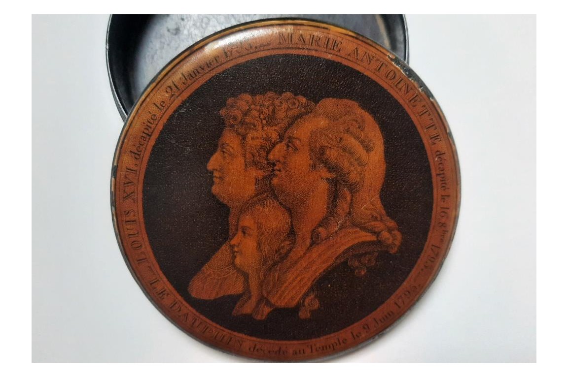 Louis XVI, Marie-Antoinette and the Dauphin, 19th century snuffbox