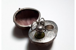 Nut, small sewing et perfum kit, 19th - 20th century