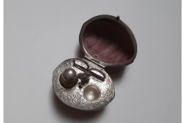 Nut, small sewing et perfum kit, 19th - 20th century