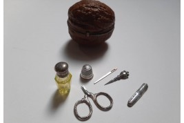 Nut, small sewing et perfum kit, 19th - 20th century