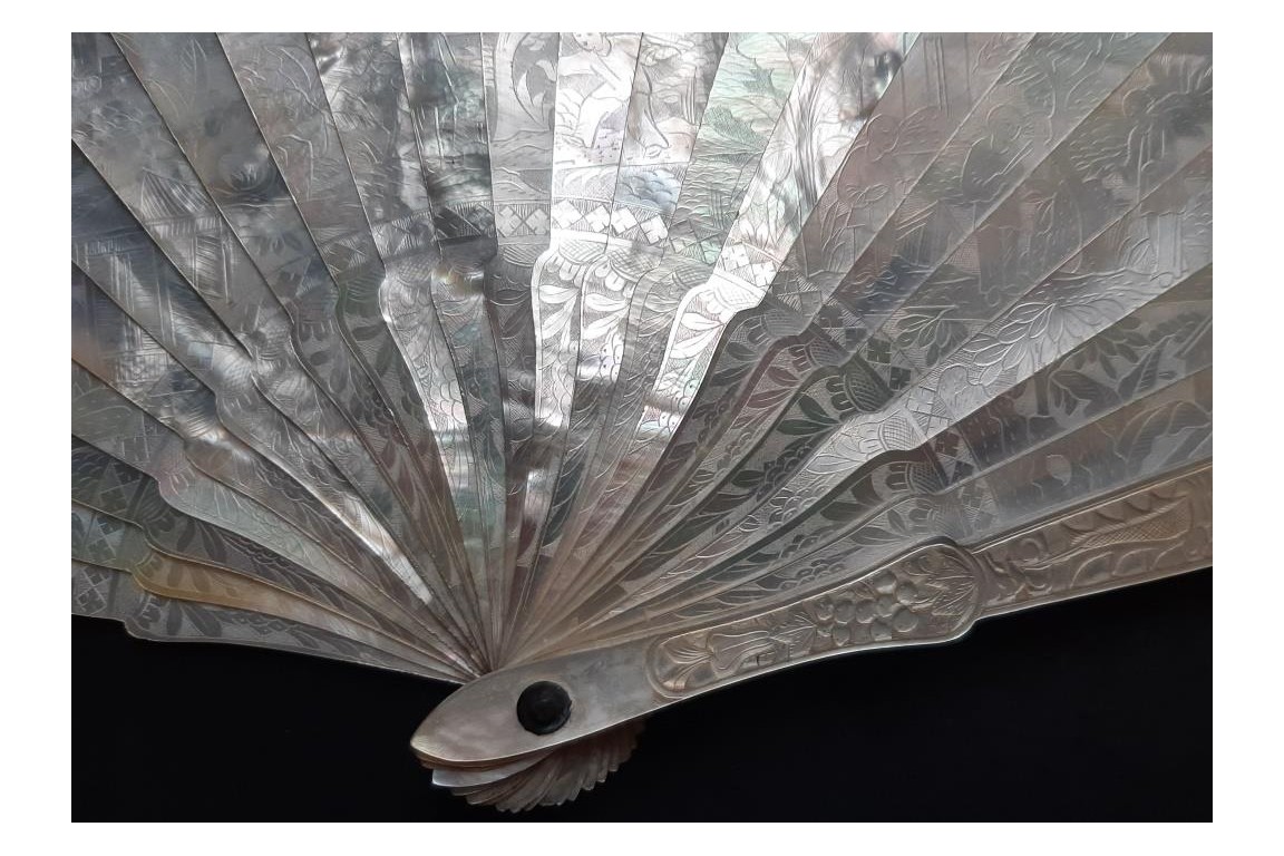 Chinese mother of pearl, 19th century fan