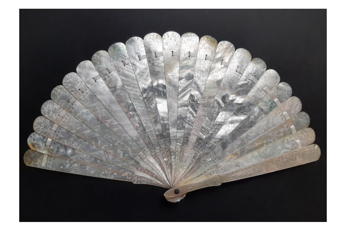 Chinese mother of pearl, 19th century fan