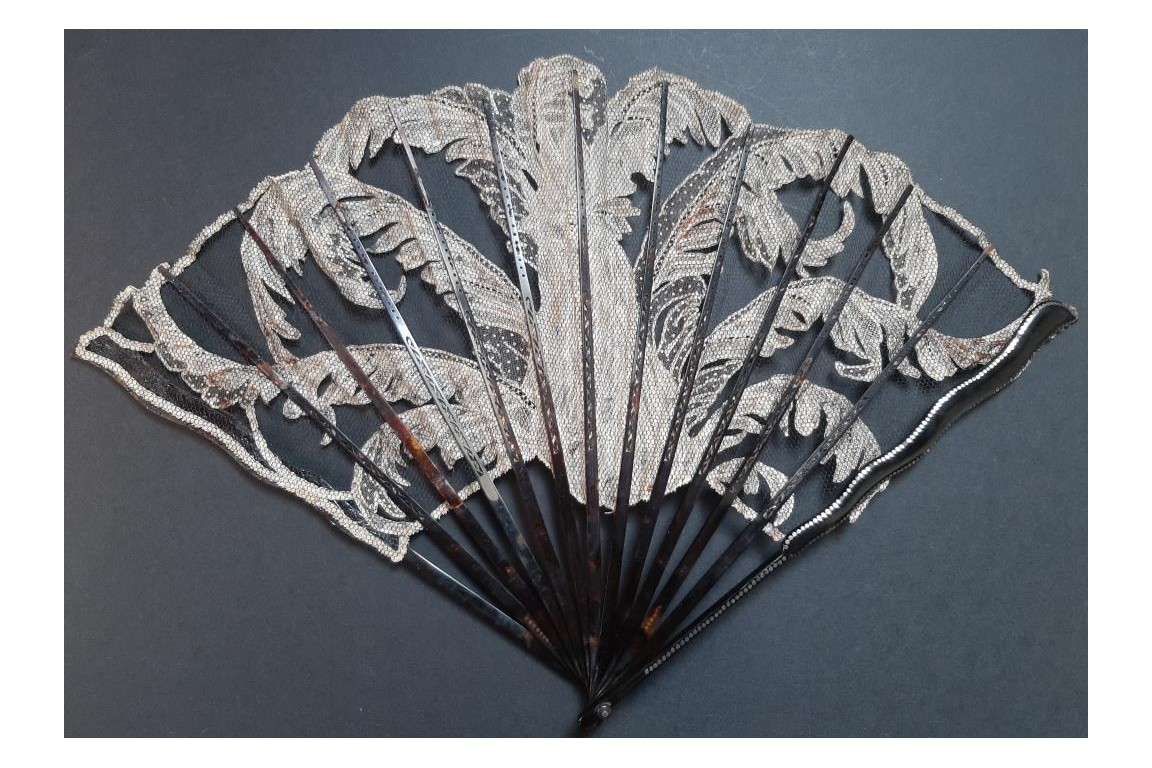 Roosters by Thomasse and Duvelleroy,  fans circa 1910