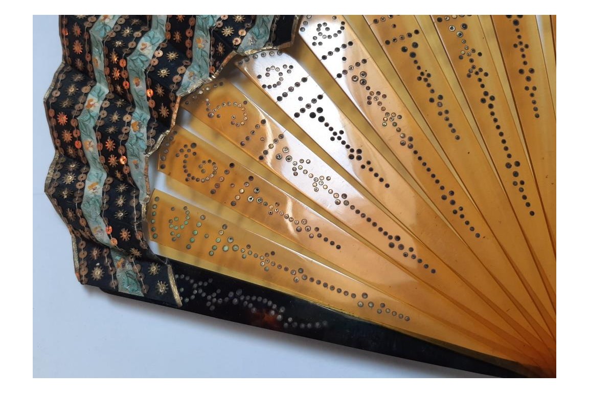 Beauty with flowers ,  fan circa 1900-1920