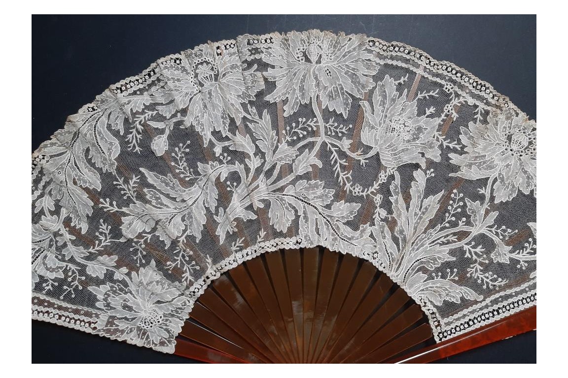 Delicate daisies, Art Nouveau fan