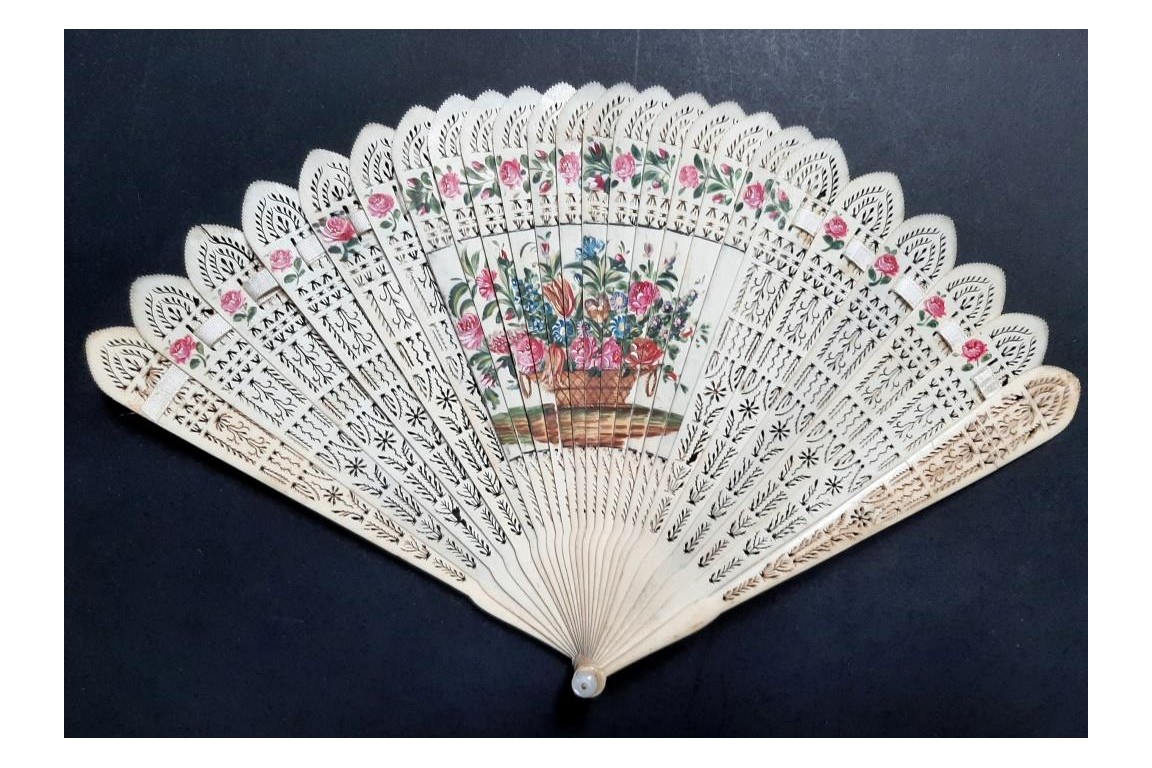 Fishing and walking. 4 images fan, circa 1820-30