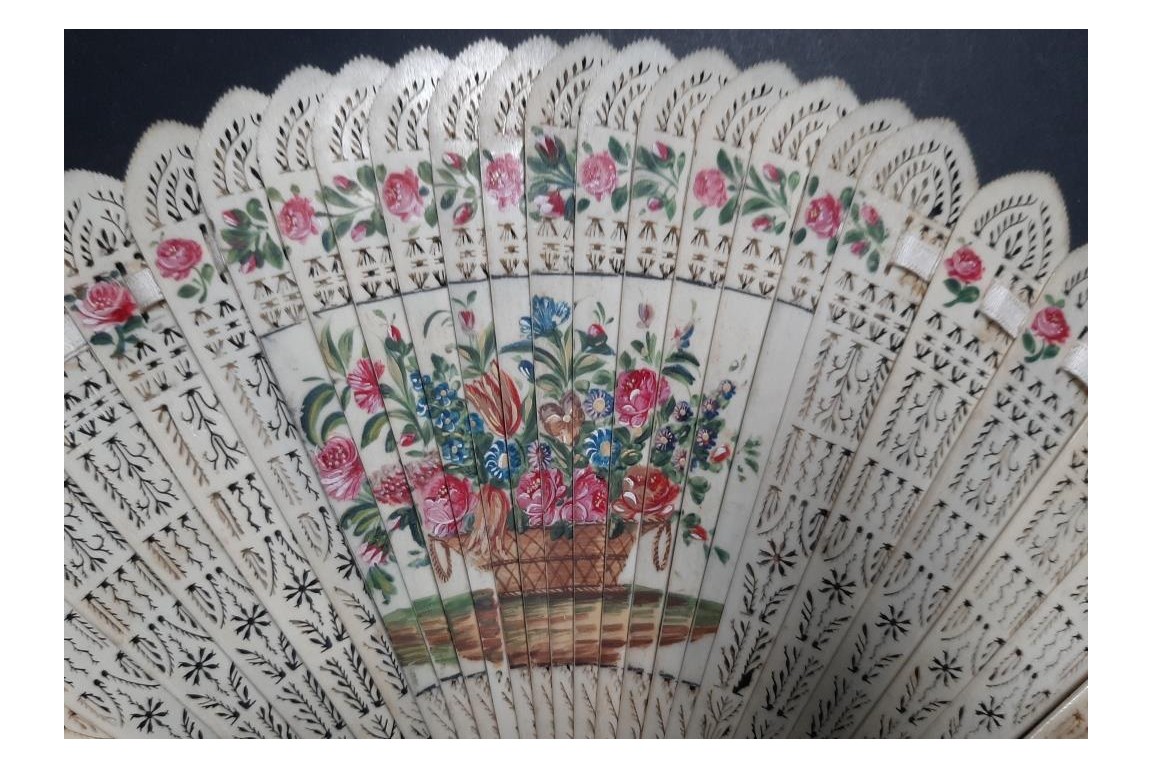 Fishing and walking. 4 images fan, circa 1820-30