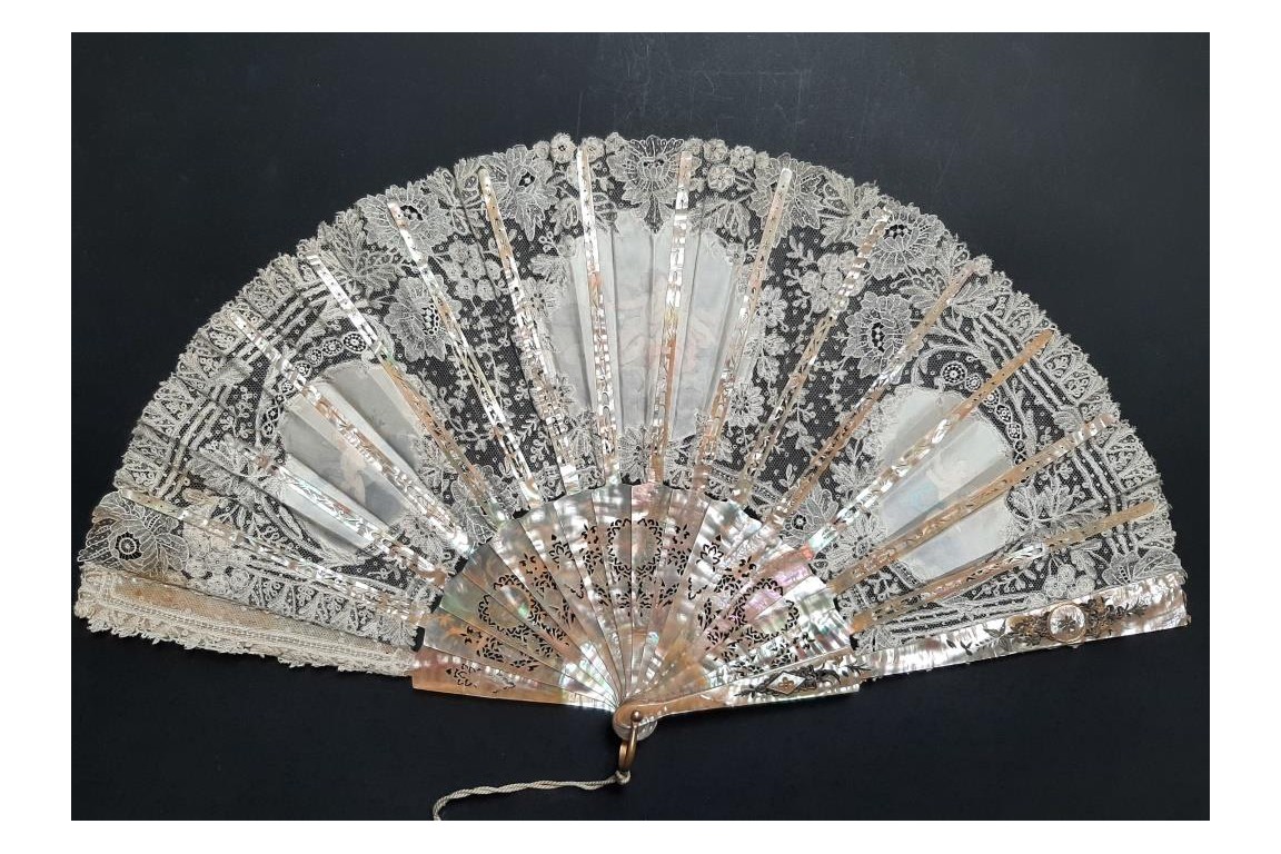 Cupid in love, late 19th-century fan