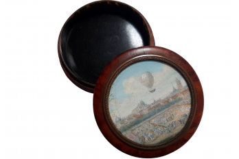 The Tuileries aerostatic globe, snuffbox with hot-air balloon, 1783