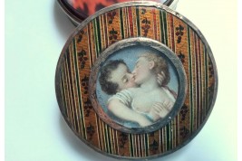 The erotic kiss after Fragonard, snuffbox 18th century