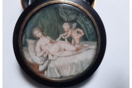 Cupid stripping Venus, snuffbox late 18th-early 19th century