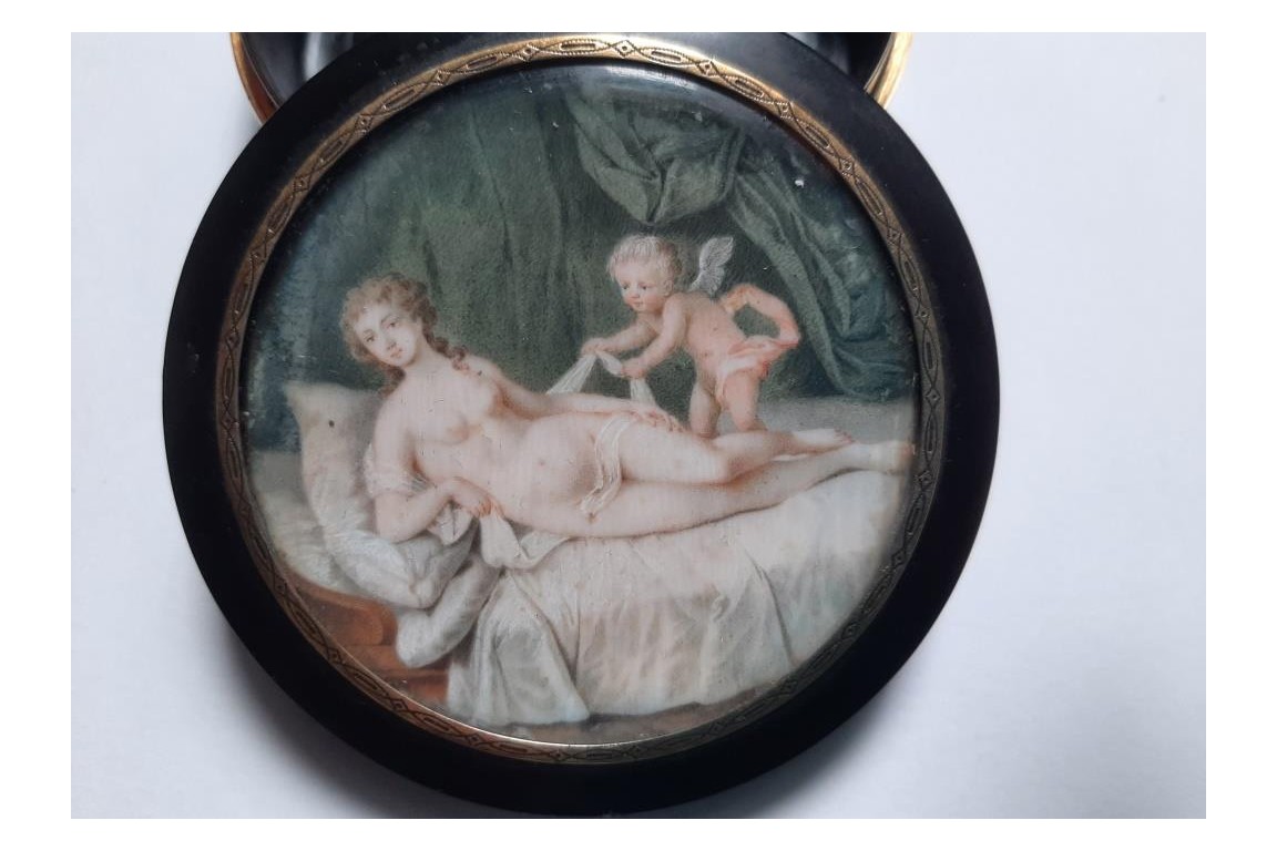 Cupid stripping Venus, snuffbox late 18th-early 19th century