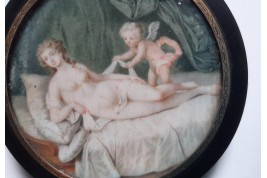 Cupid stripping Venus, snuffbox late 18th-early 19th century