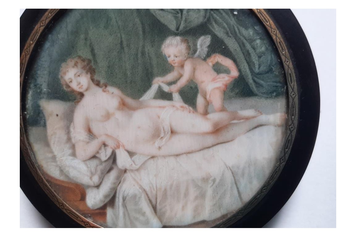 Cupid stripping Venus, snuffbox late 18th-early 19th century