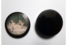 Cupid stripping Venus, snuffbox late 18th-early 19th century