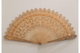 Secret mirror, fan circa 1830