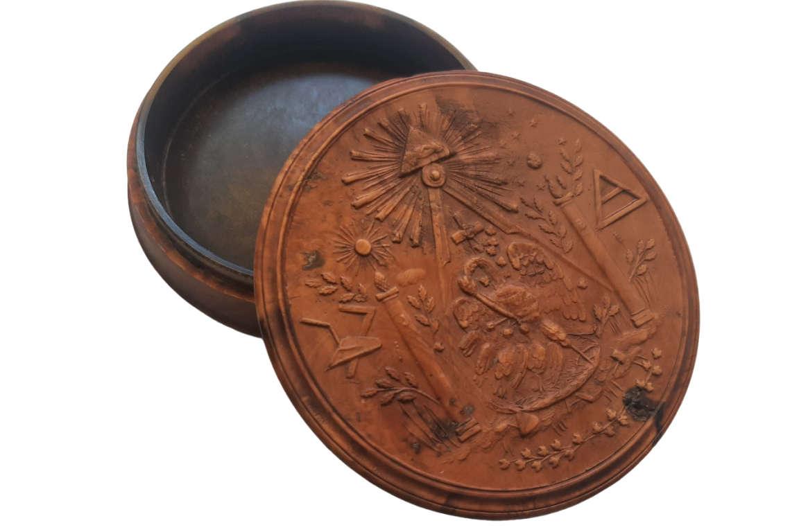 Rosicrucian pelican, Masonic snuffbox, 19th century