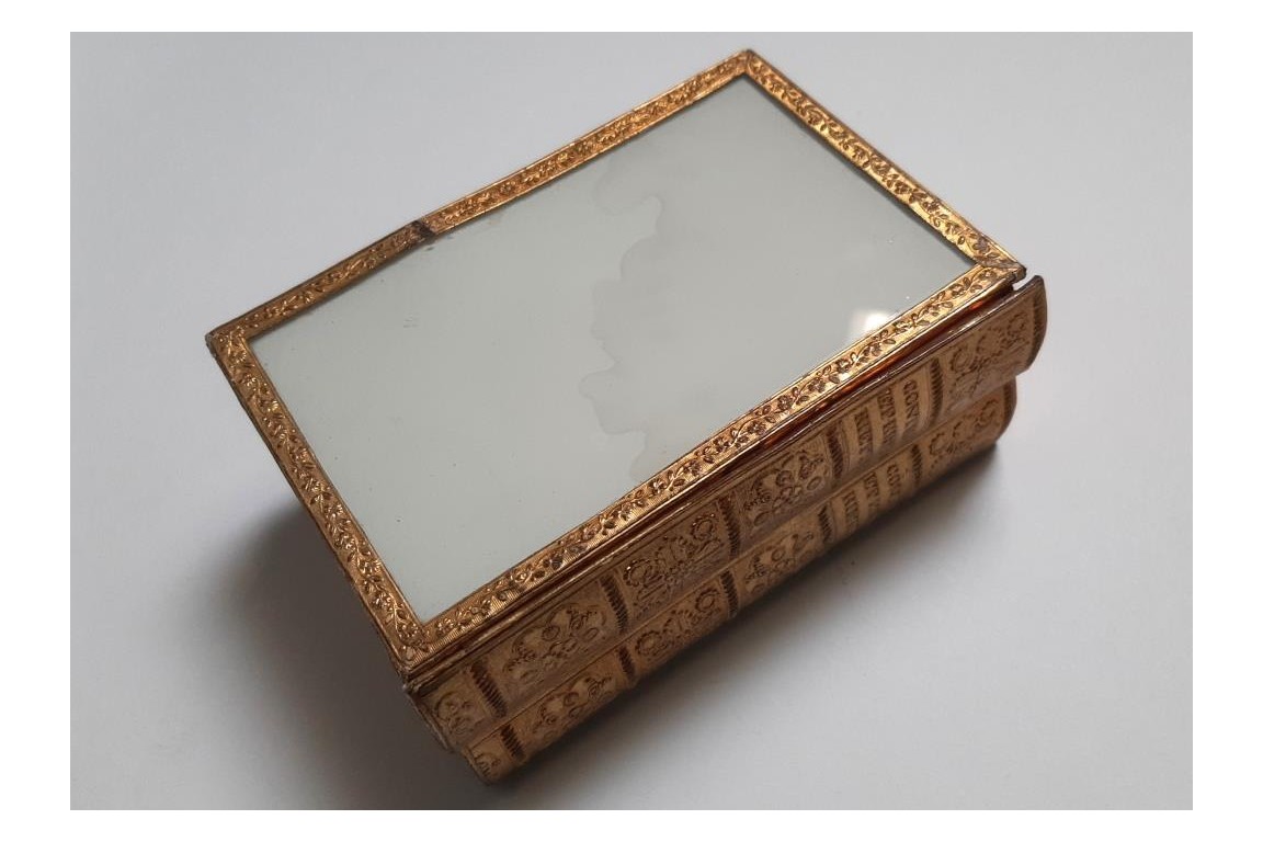 Candy book. Trompe l'oeil box, circa 1830-40