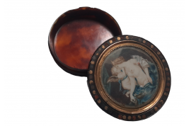 Venus and Cupid, 19th century snuffbox