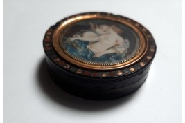 Venus and Cupid, 19th century snuffbox