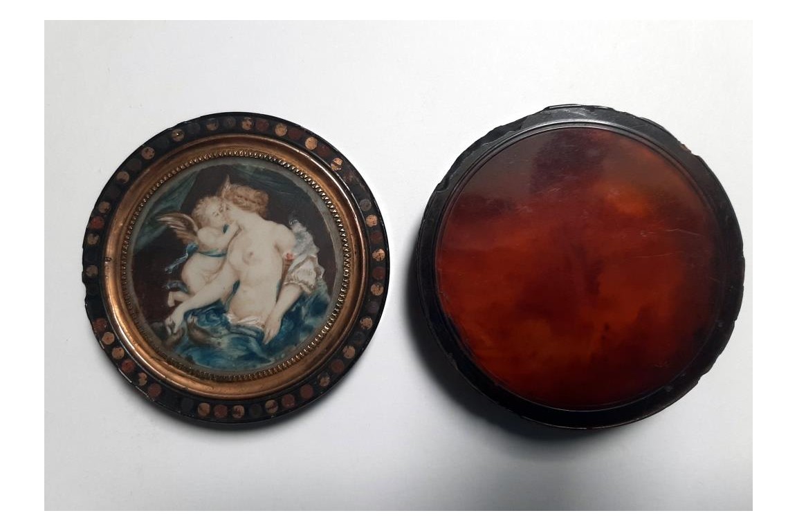 Venus and Cupid, 19th century snuffbox