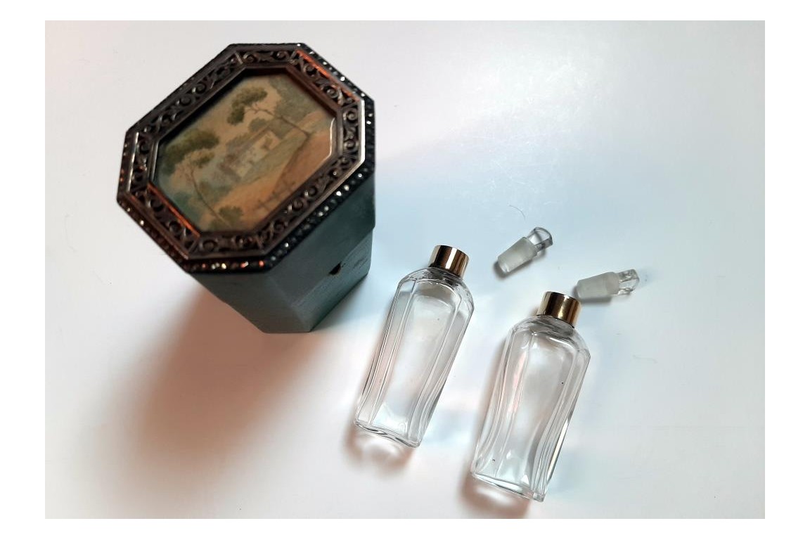 The scent of shagreen. Perfume set, early 19th century