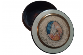 Saint, snuffbox in canivet 18th century