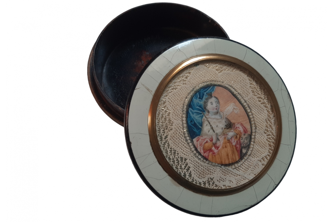 Saint, snuffbox in canivet 18th century