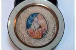 Saint, snuffbox in canivet 18th century