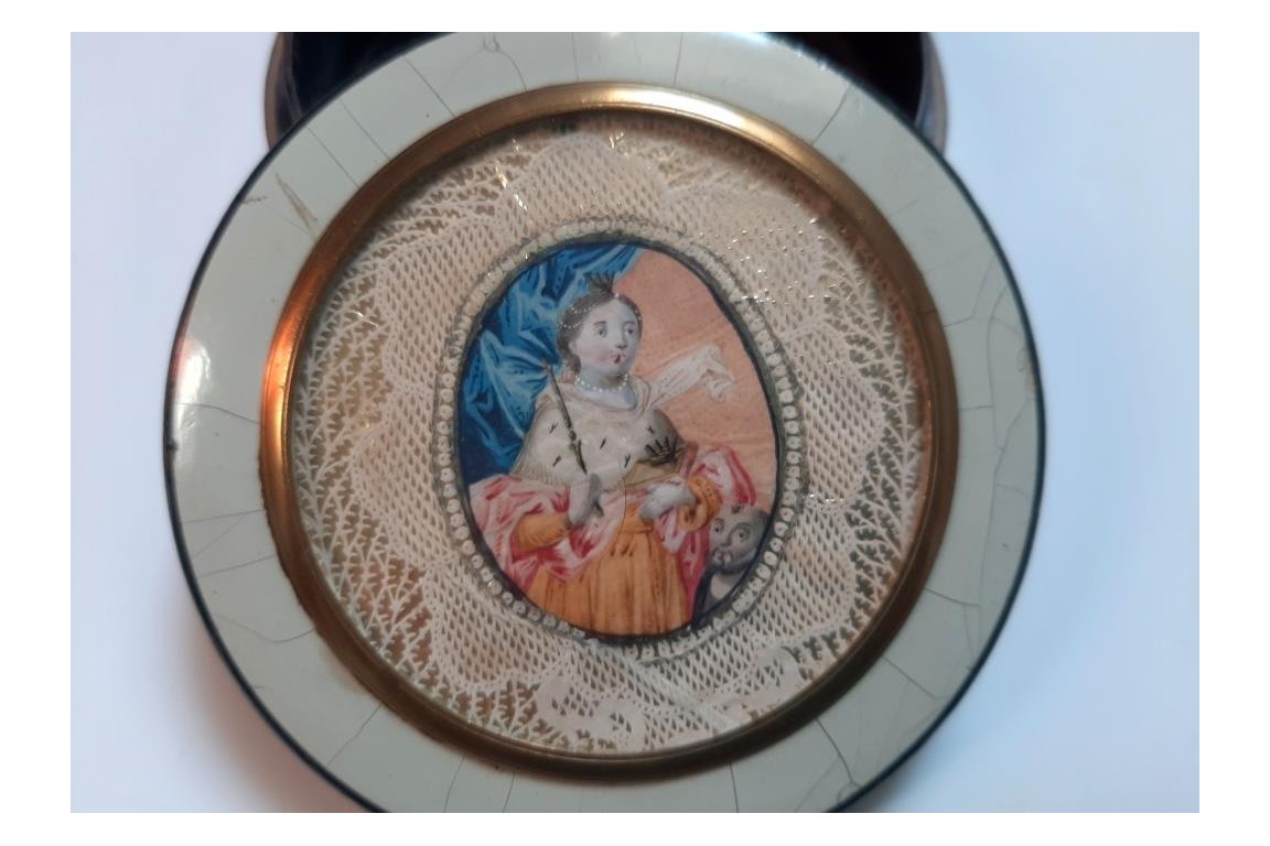 Saint, snuffbox in canivet 18th century