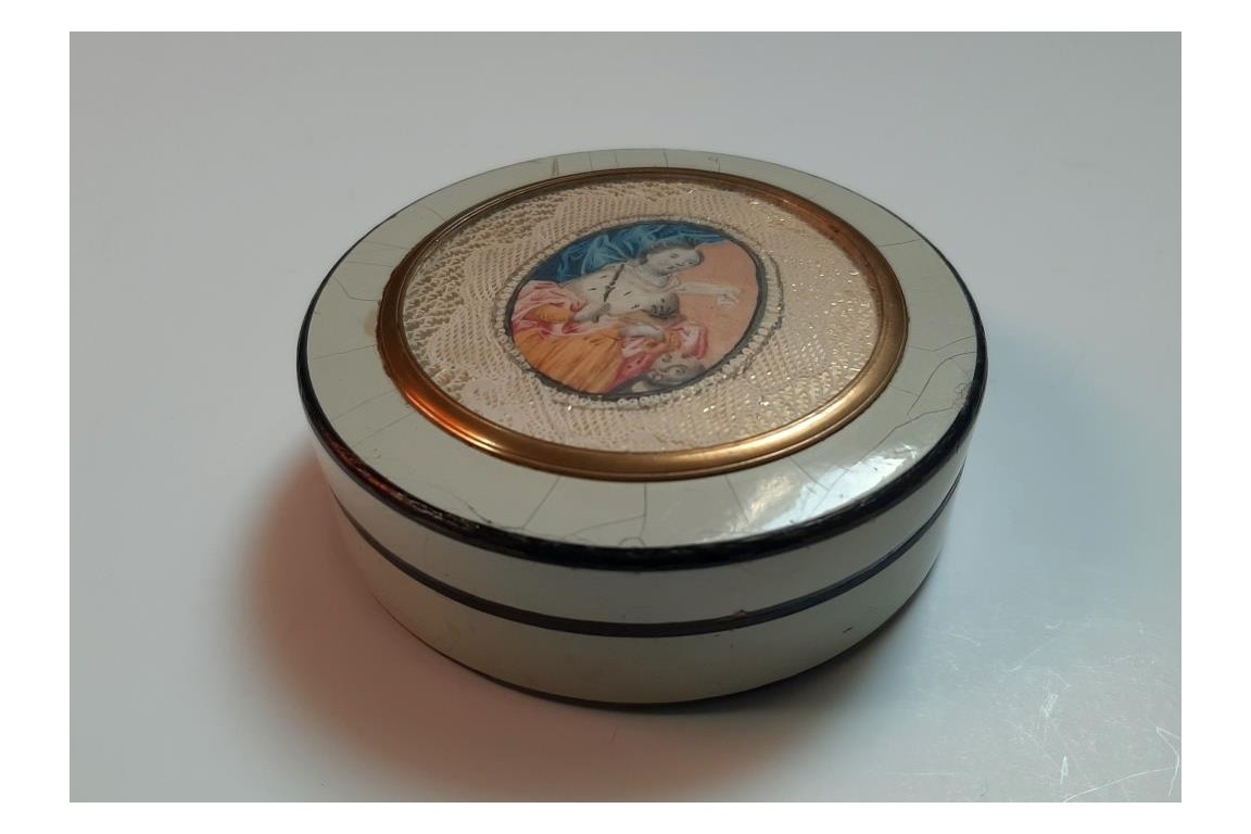 Saint, snuffbox in canivet 18th century