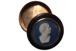 The Doryphoros , Grand Tour souvenir, 19th century snuffbox