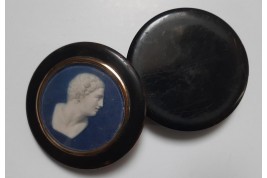 The Doryphoros , Grand Tour souvenir, 19th century snuffbox