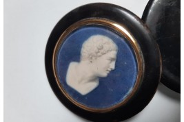 The Doryphoros , Grand Tour souvenir, 19th century snuffbox