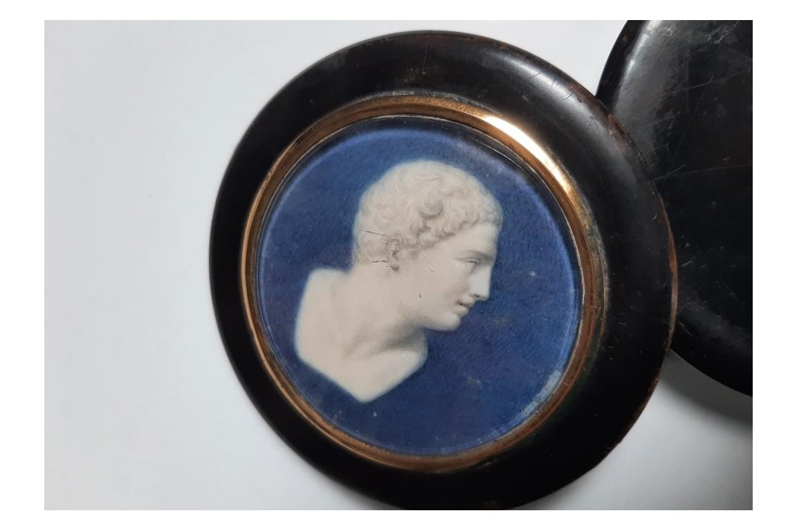 The Doryphoros , Grand Tour souvenir, 19th century snuffbox