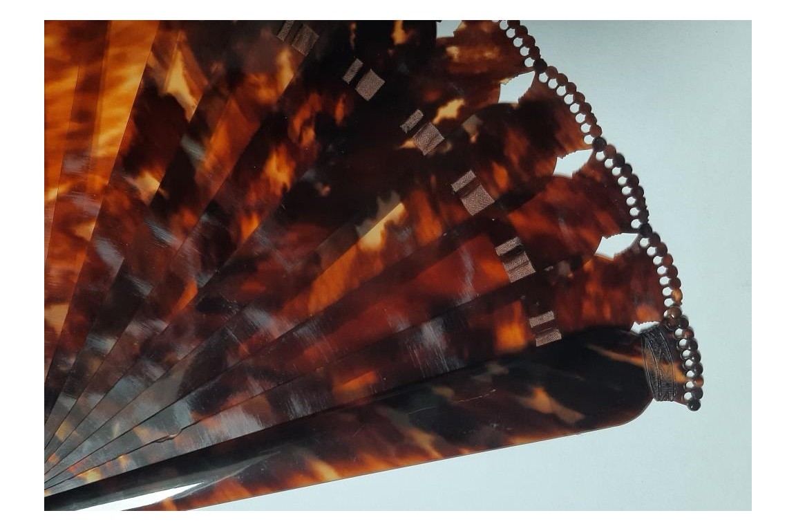 Tortoiseshell Countess. Fan circa 1880-1900